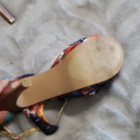 Apt. 9 T-strap fabric heels - Picture 4 of 4